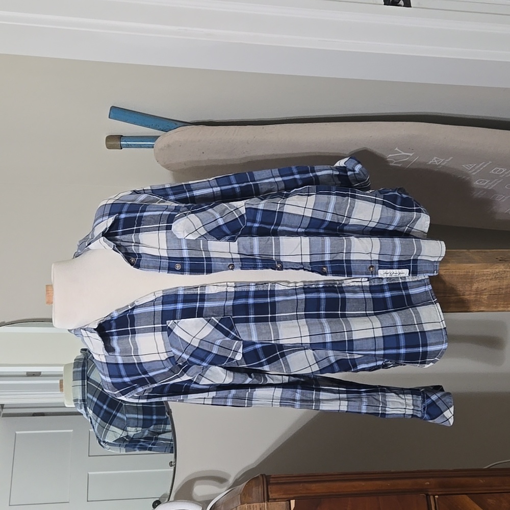 Lightweight button up